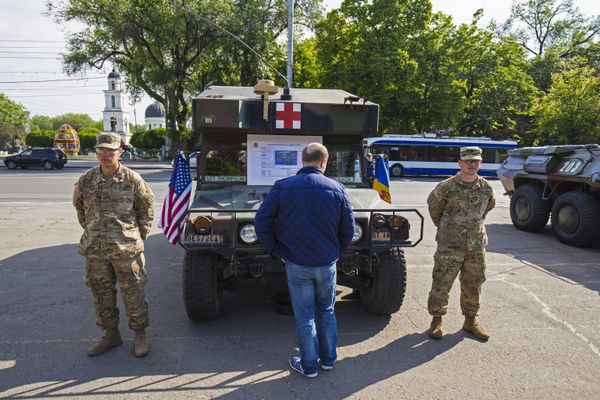 Военная техника США в Кишинёве Военная техника США в Кишинёве
