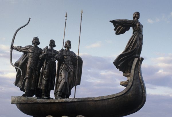 Памятник основателям Киева