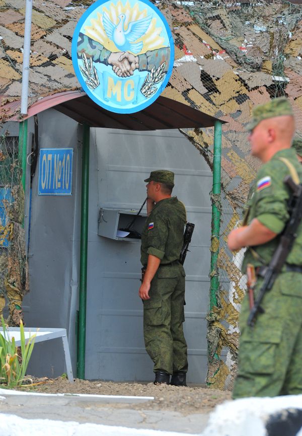 Блокпост российских миротворцев на въезде в город Бендеры