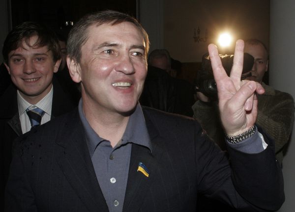 На выборах мэра Киева лидирует Леонид Черновецкий. На выборах мэра Киева лидирует Леонид Черновецкий.