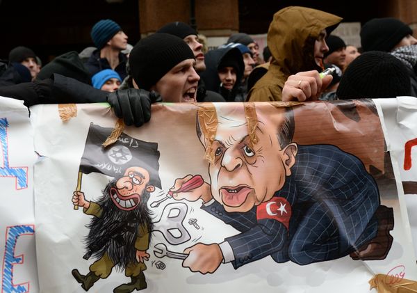 Акция протеста в Москве против действий ВВС Турции