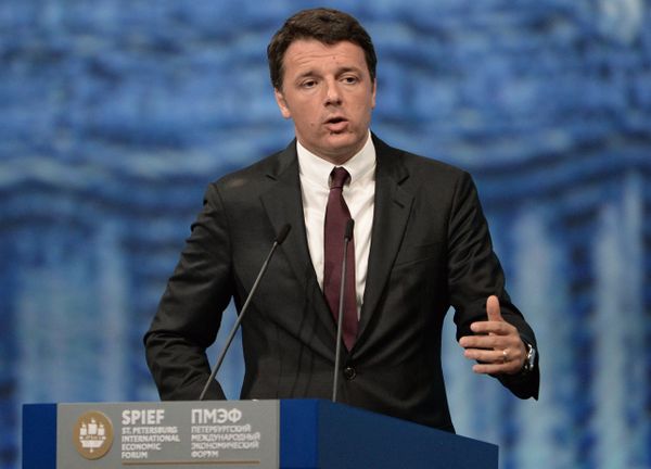 Пленарное заседание На пороге новой экономической реальности в рамках ПМЭФ