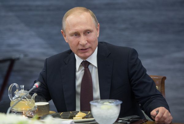 Рабочая поездка президента РФ В. Путина в Санкт-Петербург. День второй