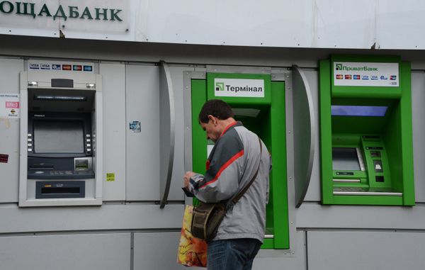 ПриватБанкприостановил работу в Донецкой и Луганской областях