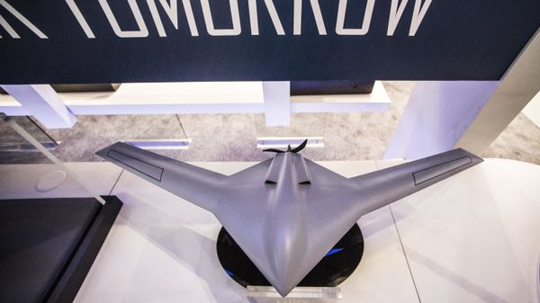 Международная авиационно-космическая выставка Dubai Airshow-2015. День третий Международная авиационно-космическая выставка Dubai Airshow-2015. День третий