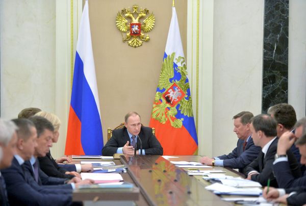 Президент РФ В. Путин провел совещание с членами правительства РФ