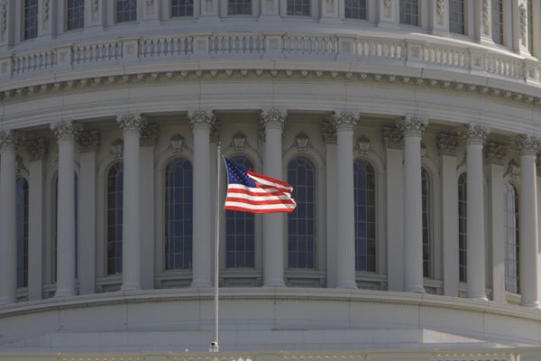 Капитолий, здание в Вашингтоне, где заседает конгресс США Капитолий, здание в Вашингтоне, где заседает конгресс США