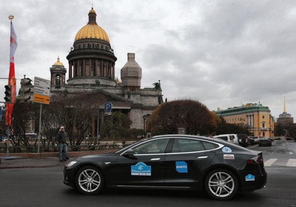 Старт ралли электромобилей по маршруту Петербург - Монте-Карло Старт ралли электромобилей по маршруту Петербург - Монте-Карло
