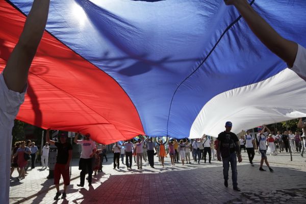 Празднование Дня российского флага в городах России Празднование Дня российского флага в городах России