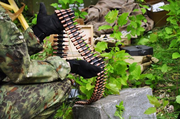 Правоохранители ЛНР обнаружили крупный тайник боеприпасов и оружия
