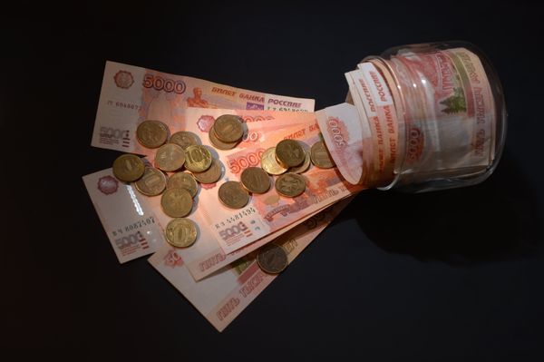Денежные купюры и монеты России