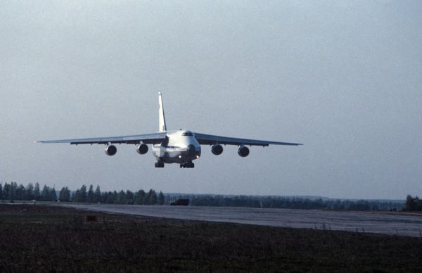 Самолет АН-124