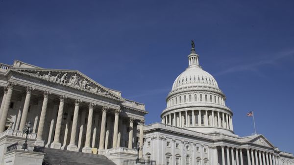 Капитолий, здание в Вашингтоне, где заседает конгресс США
