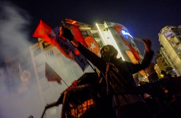 Столкновения протестующих и полиции в Турции