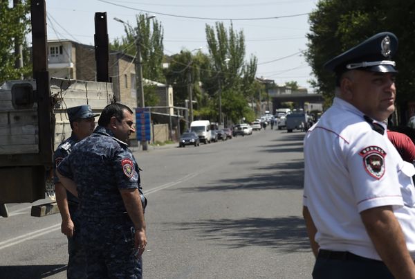 Захват здания полиции в Ереване