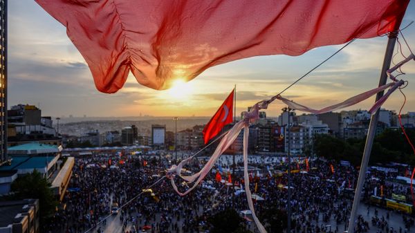 Антиправительственные выступления против исламизации Турции