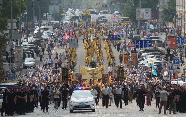 Крестный ход Украинской православной церкви в Киеве