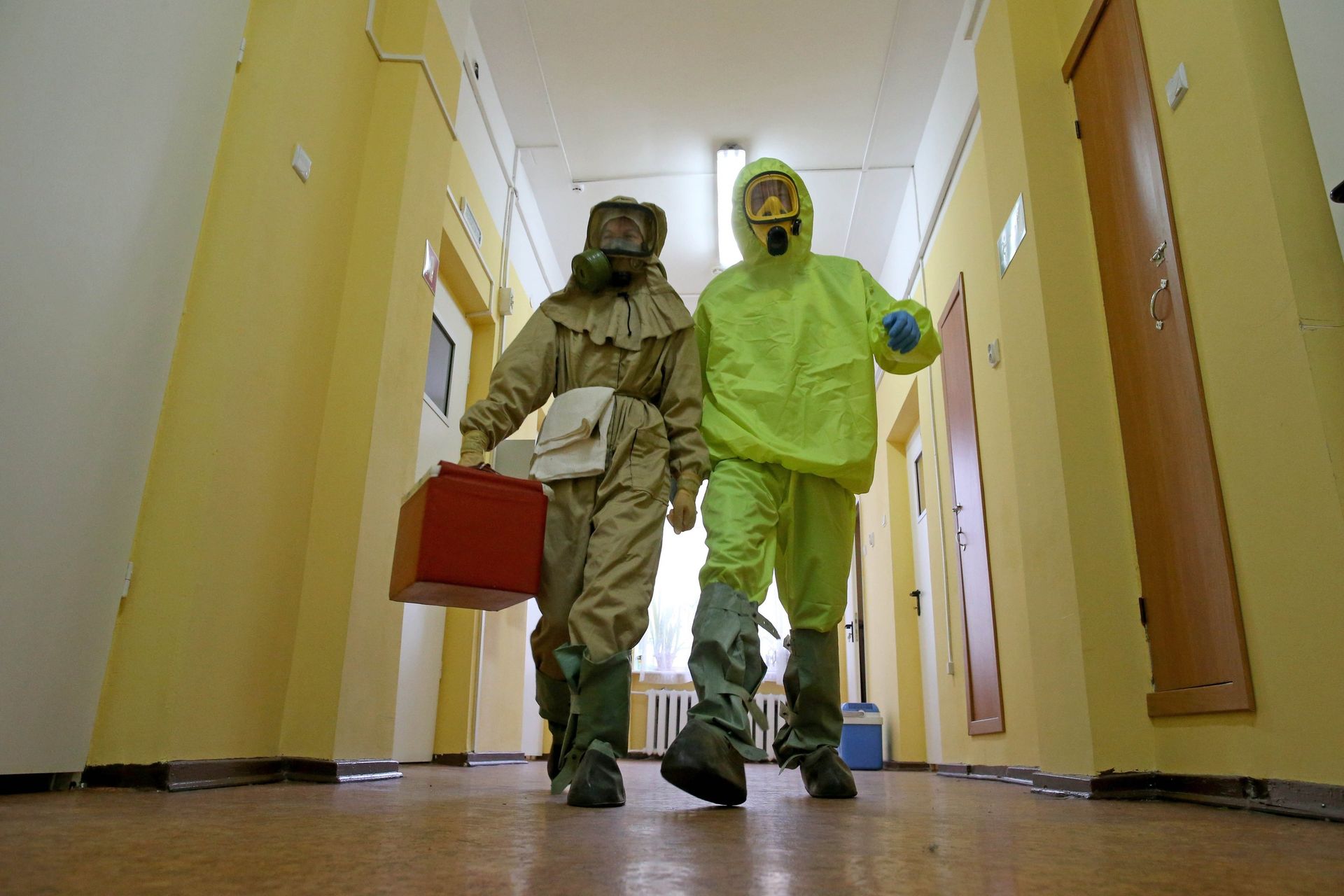 Отработка действий на случай поступления больных, инфицированных Эболой - РИА Новости, 1920, 20.05.2018