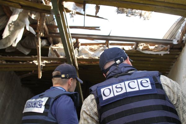 Последствия обстрела Докучаевска в Донецкой области