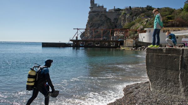 Водолазное обследование и очистка дна акватории пляжей Крыма