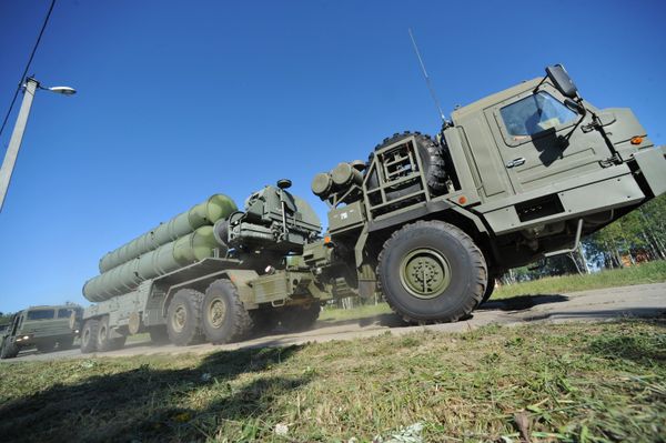 С-400 Триумф охраняет воздушные рубежи Москвы и центральных промышленных районов РФ С-400 Триумф охраняет воздушные рубежи Москвы и центральных промышленных районов РФ