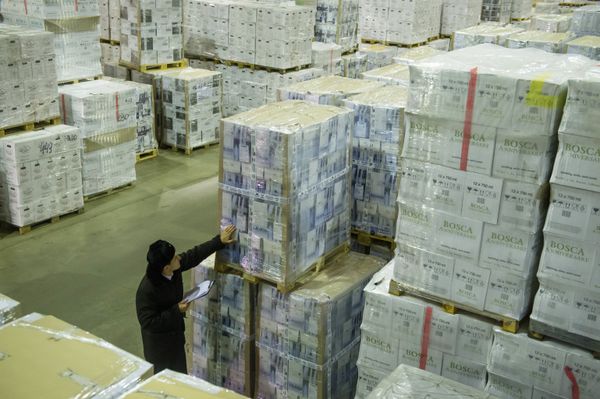 Проверка алкогольной продукции на Алабинском таможенном посту
