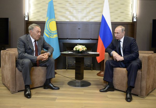 Президент РФ В. Путин встретился с президентом Казахстана Н. Назарбаевым