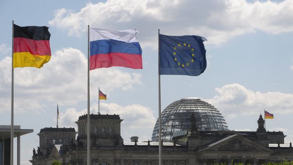 Флаги Германии, России и ЕС Флаги Германии, России и ЕС