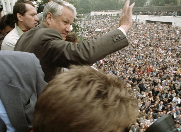 Митинг у здания Верховного Совета РСФСР