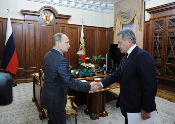 Президент РФ В.Путин встретился с министром обороны РФ С.Шойгу в Кремле Президент РФ В.Путин встретился с министром обороны РФ С.Шойгу в Кремле