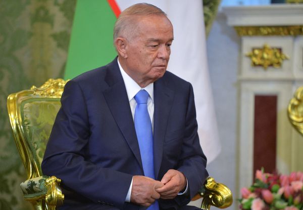 Президент РФ В. Путин проводит переговоры с президентом Узбекистана И. Каримовым Президент РФ В. Путин проводит переговоры с президентом Узбекистана И. Каримовым