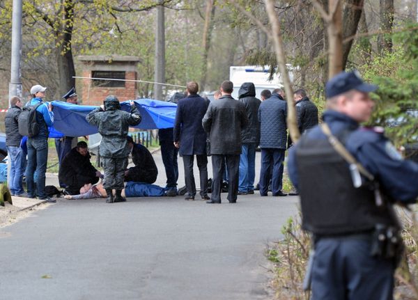 В Киеве застрелили журналиста-оппозиционера Олеся Бузину В Киеве застрелили журналиста-оппозиционера Олеся Бузину