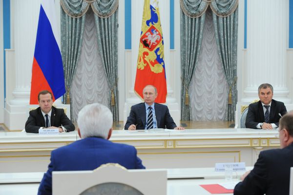 Президент РФ В. Путин провел ряд встреч по итогам прошедших выборов