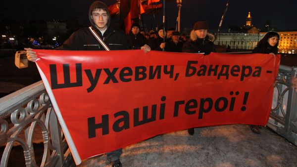 Факельное шествие состоялось в Киеве в память командующего УПА Романа Шухевича