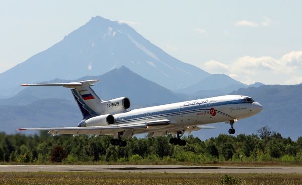 Самолет Ту-154