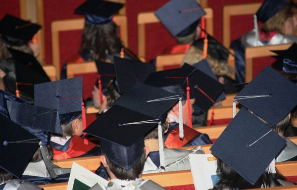Торжественная церемония вручения дипломов выпускникам МГУ