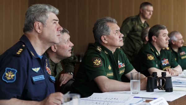 Министр обороны РФ С.Шойгу прибыл на учения на полигоне Ашулук в Астраханской области