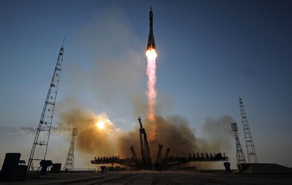 Пуск ракеты-носителя Союз-ФГ с транспортным пилотируемым кораблем Союз МС с космодрома Байконур