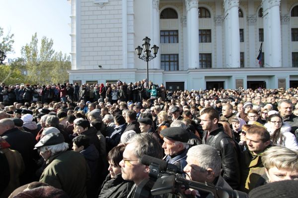 Прощание с командиром ополчения ДНР Арсеном Павловым (Моторола) в Донецке Прощание с командиром ополчения ДНР Арсеном Павловым (Моторола) в Донецке