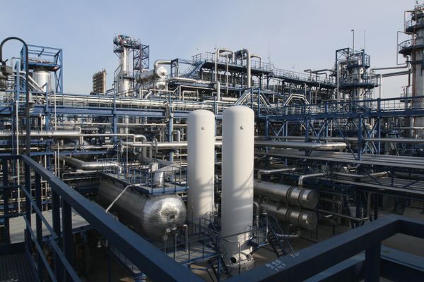 Работа Омского НПЗ Газпром нефти