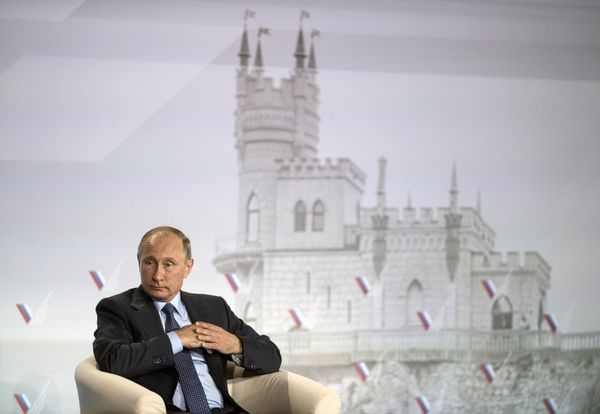 Рабочая поездка президента РФ В. Путина в Крым