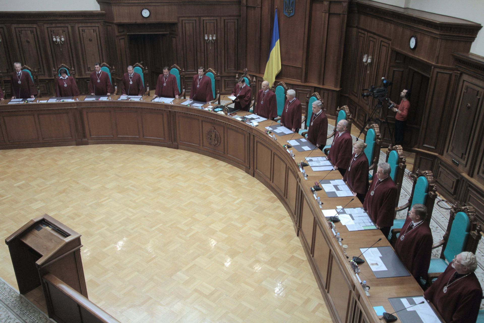 Заседание конституционного суда Украины, посвященое конституционной реформе 2004 года Заседание конституционного суда Украины, посвященое конституционной реформе 2004 года - РИА Новости, 1920, 15.01.2025