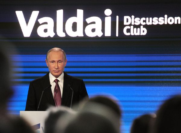 Президент РФ В. Путин принимает участие в XIII ежегодном заседании Международного дискуссионного клуба Валдай Президент РФ В. Путин принимает участие в XIII ежегодном заседании Международного дискуссионного клуба Валдай