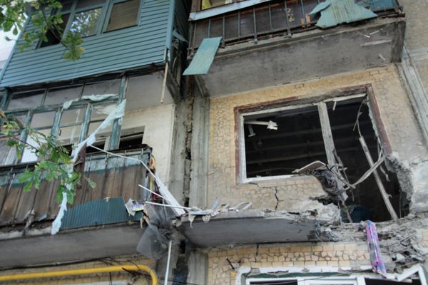 Последствия обстрела Ясиноватой в Донбассе
