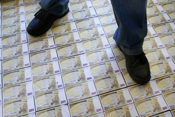 Пол с изображением Евро Пол с изображением Евро