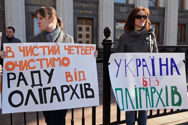 Акция Чистый четверг у здания Верховной Рады Украины Акция Чистый четверг у здания Верховной Рады Украины