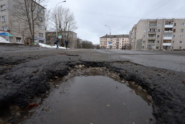 Разбитые дороги в Великом Новгороде