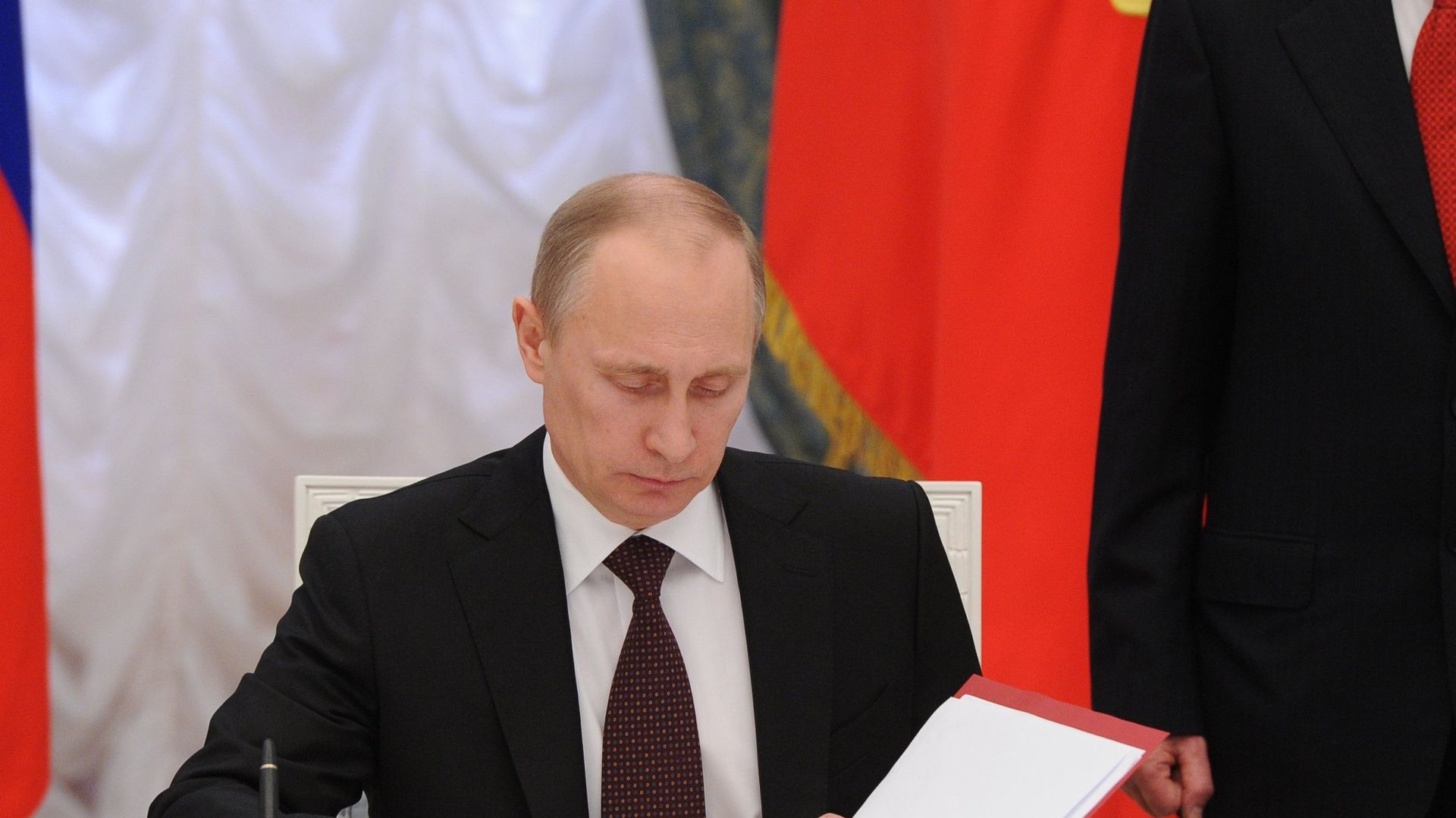 В.Путин подписал Указ об образовании Крымского Федерального округа РФ - РИА Новости, 1920, 16.11.2016