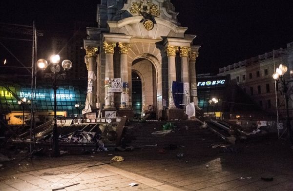 Полиция вытеснила митингующих с площади Независимости