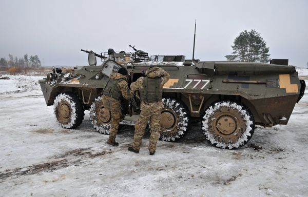 Инспекция украинских подразделений командующим ВС Канады П. Винником